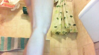 Vuoi masturbarti insieme alla mamma dentro alla doccia? Ti aspetto