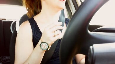 La Italian stepmom masturbates in the car while taking her stepson to school