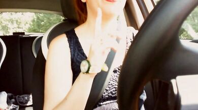 La Italian stepmom masturbates in the car while taking her stepson to school