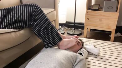Girlfriend makes me smell her feet after shopping in her smelly shoes