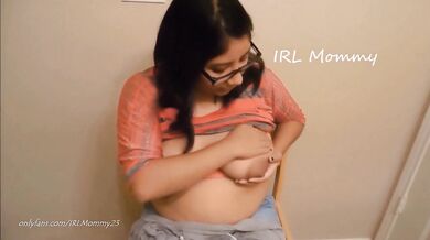 Youtuber milks tits on yt for breastfeeding. Hand express squeezes titty milk