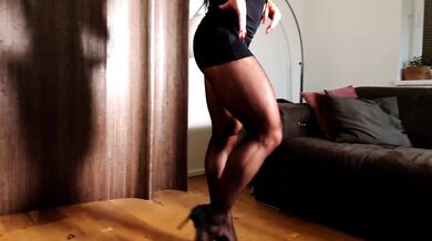 Sexy Muscle Legs in Black Pantyhose