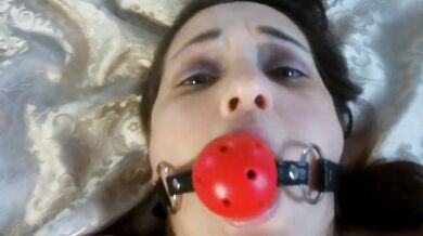 Fucks on a fur coat a stranger's wife and fills with sperm without demand!