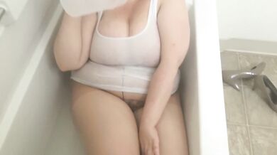 Busty Amateur BBW Milf Wears Nude Pantyhose in Bathtub