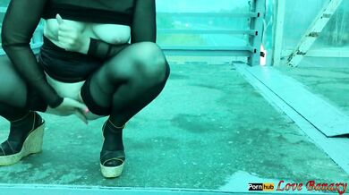 Risky Public Naked Walk & Masturbation over Busy Road - First Experience