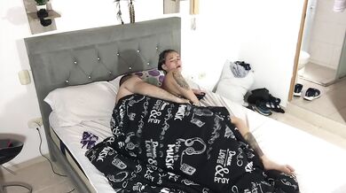 I fuck my boyfriend and he fills my pussy with milk