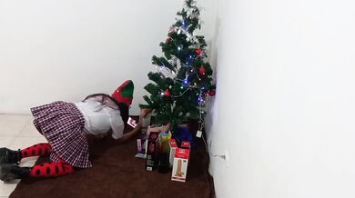 Student goes through her Christmas presents and finds exciting things to masturbate