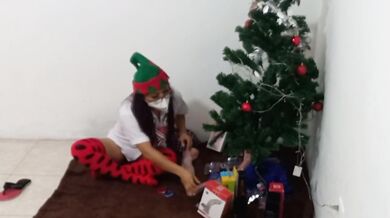 Student goes through her Christmas presents and finds exciting things to masturbate