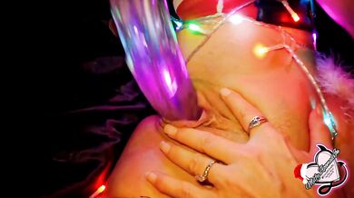 GIANT DILDO XMAS FUN - Milfy ZoomedIn