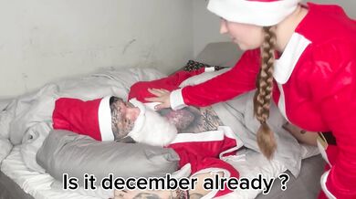 Elf Girls Wet Pussy Magic Arouses Santa