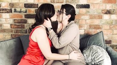 Kissing my married friend and licking her pussy. Sensual experimenting