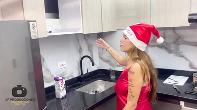 Santa Claus gives his huge cock and his delicious milk to a Latina girl as a Christmas gift.