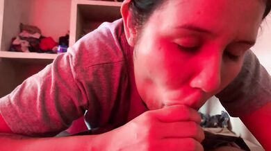 Hijastra de 18 con la Boca llena de Leche