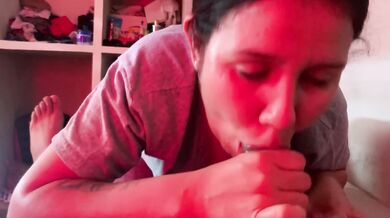 Hijastra de 18 con la Boca llena de Leche