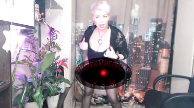 Lovely mature cocksucker! The best whores are our wives, you just have to have an approach to them))