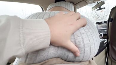 Gorgeous Gal with Big Tits and Ass Risky Grinding in the Car
