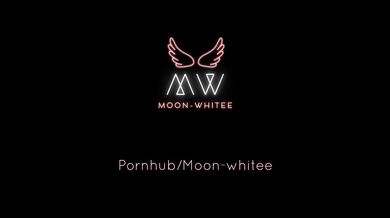 She gives me a good massage - MOONWHITEE