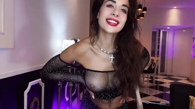Sexy Boobsy brunette squirting & multiorgasm