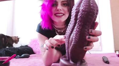 Full anal videos at fansly!