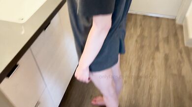 He came in my mouth while I was brushing my teeth! (Surprise Freeuse Facial)