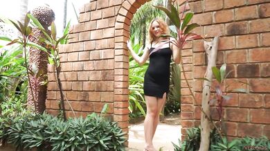 Fuck a fit model right during a photo shoot