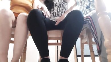 Мои коллеги меня начали трогать под столом и я им ответила взаимностью - lesbian_illusion