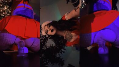 Tight and creamy christmas cunt stuffing