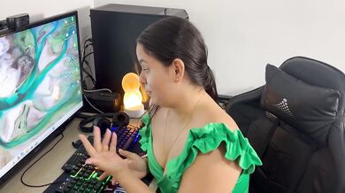 I FIND MY STEPSISTER VERY HOT WATCHING PORN YOU WEREN'T LIKE THAT !