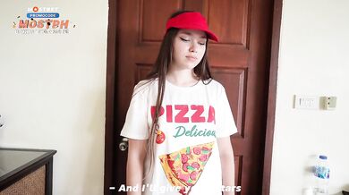 Fucked a pizza delivery girl for being late, got a tip with a powerful creampie in her pussy