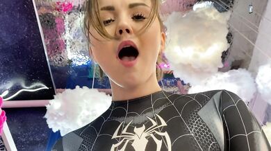Spider-Man: Panties in Reflection