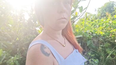 Porcelain Doll meets a fan on Guarujá beach and gives him a blowjob, swallowing his entire cock until she drinks his cum