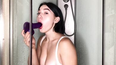 Shall We Go To The Shower Together? Video blog #2. How Girls Go To The Shower