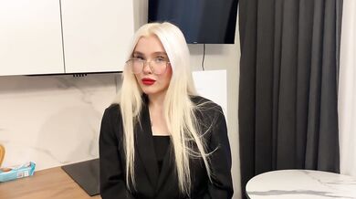Client-centered realtor Blondie swallowed cock and was fucked to sell a house