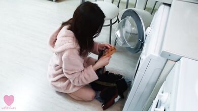 My girlfriend was NOT stuck in the washing machine and caught me when I wanted to fuck her pussy