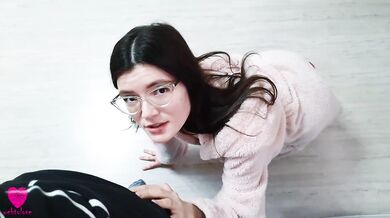 My girlfriend was NOT stuck in the washing machine and caught me when I wanted to fuck her pussy