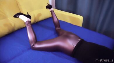 You should look this tight ass in red leather leggings!