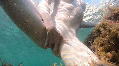 Slim girl swims naked in sea and masturbate her pussy