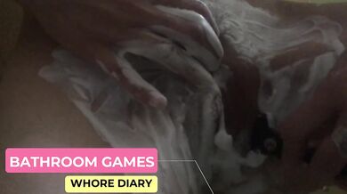 Bathroom games (Shaving pussy, Golden Rain)