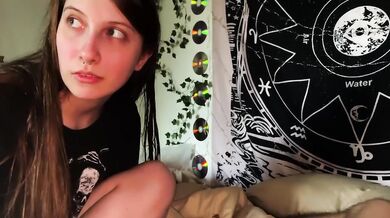 STEP SISTER SUCKS DICK WHILE GIRLFRIEND PLAYS COMPUTER - YourSofia