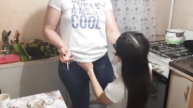Курю сигарету, плюю ей в рот, даю пощечины и пососать палец - IkaSmokS