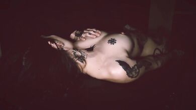 I massage my step sister and masturbate her until she have a shaking orgasm. Mimi x Paul