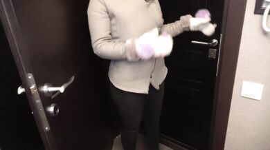 A classmate came to me to study, but the cock jerked off in gloves