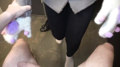 A classmate came to me to study, but the cock jerked off in gloves