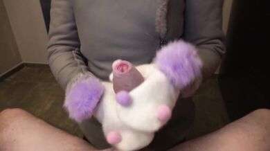 A classmate came to me to study, but the cock jerked off in gloves