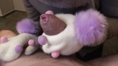 A classmate came to me to study, but the cock jerked off in gloves