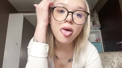 POV: Daddy’s girl wants to suck