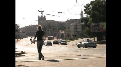 Экстремально обоссала коммунистический памятник