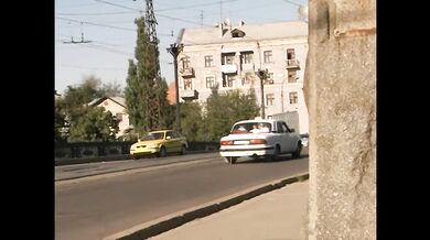 Экстремально обоссала коммунистический памятник