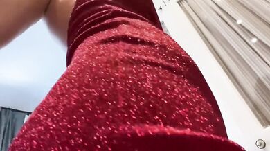 beauty fucks herself with a dildo