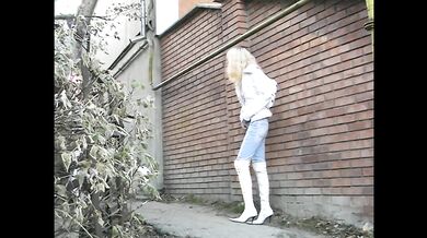 Very nice double peeing